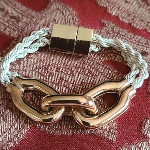 Metal link bracelet